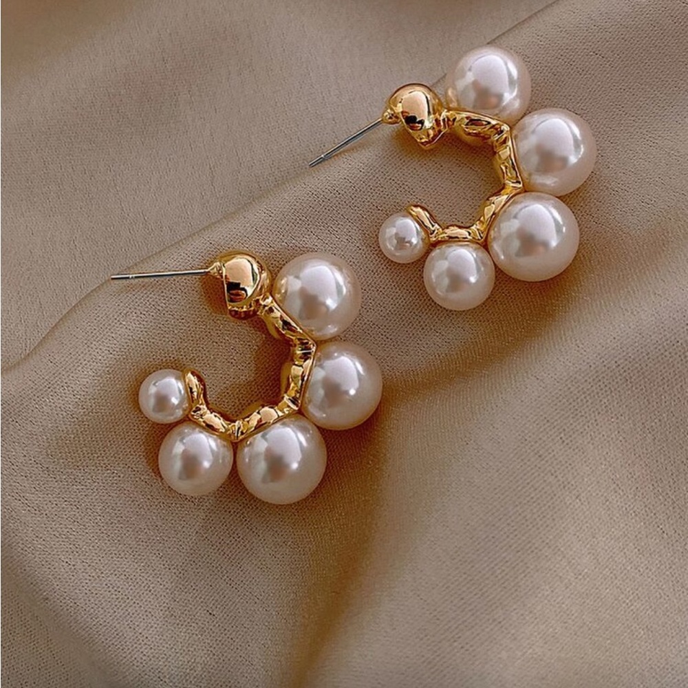 Chic Gold and Pearl Cluster Earrings